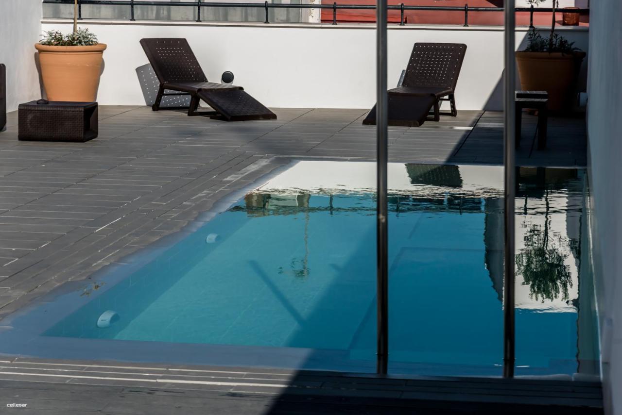 Welldone Quality - Crystal Pool Hotell Sevilla Exteriör bild